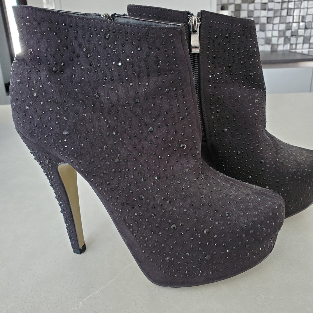 New, size 41 sparkle heels, 5.5 inch heel . 1 inch platform.